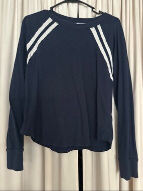 Evereve Navy Stripe Shoulder Long Sleeve Top Medium Raglan Athleisure Shirt